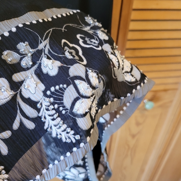 H&M Mama Black & White Flowy Dress - Picture 4 of 6